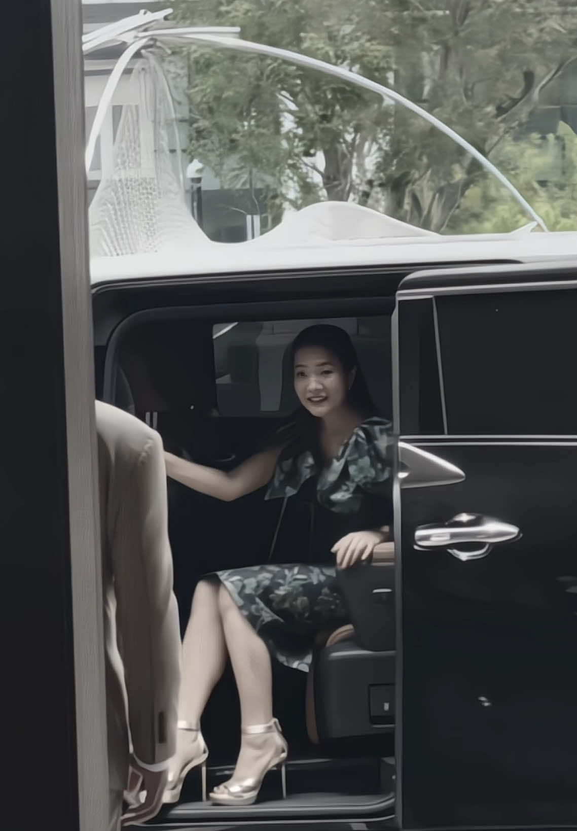 เอาส้นเข็มพี่มาแทงที่อกซ้ายหนูได้เลยค่ะ ยอมม 👠🧚🏻‍♀️ #ธีรรัตน์สำเร็จวาณิชย์ #พี่อิ่ม  #รัฐมนตรีช่วยว่าการกระทรวงมหาดไทย #สสอิ่ม #ลาดกระบัง @ดร. อิ่ม ธีรรัตน์ 