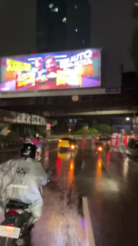 #surabaya after rain emang gapernah gagal✨.#nightvibes#afterrain#rainnight#surabyahits#xycbzafypシ4u#fyppppppppppppppppppppppp#