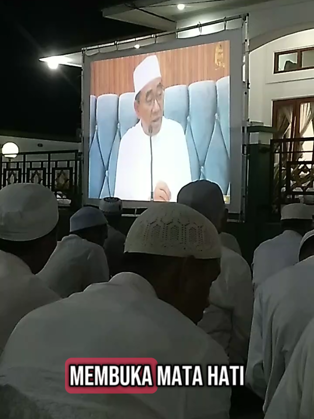rutinan tiap malam sabtu 2 minggu sekali pembacaan kitab Hadist Arba'in Annawawi bersama tuan guru KH. Muhammad bakhiet #majelis #majelissholawat #anakmajelis #berkatgurukita #ulamabanjar #majelisilmu #bustanulmuhibbin #nurulmuhibbin232 #gurubakhiet #hadistnabi #banjarmasin #batola #kalsel 