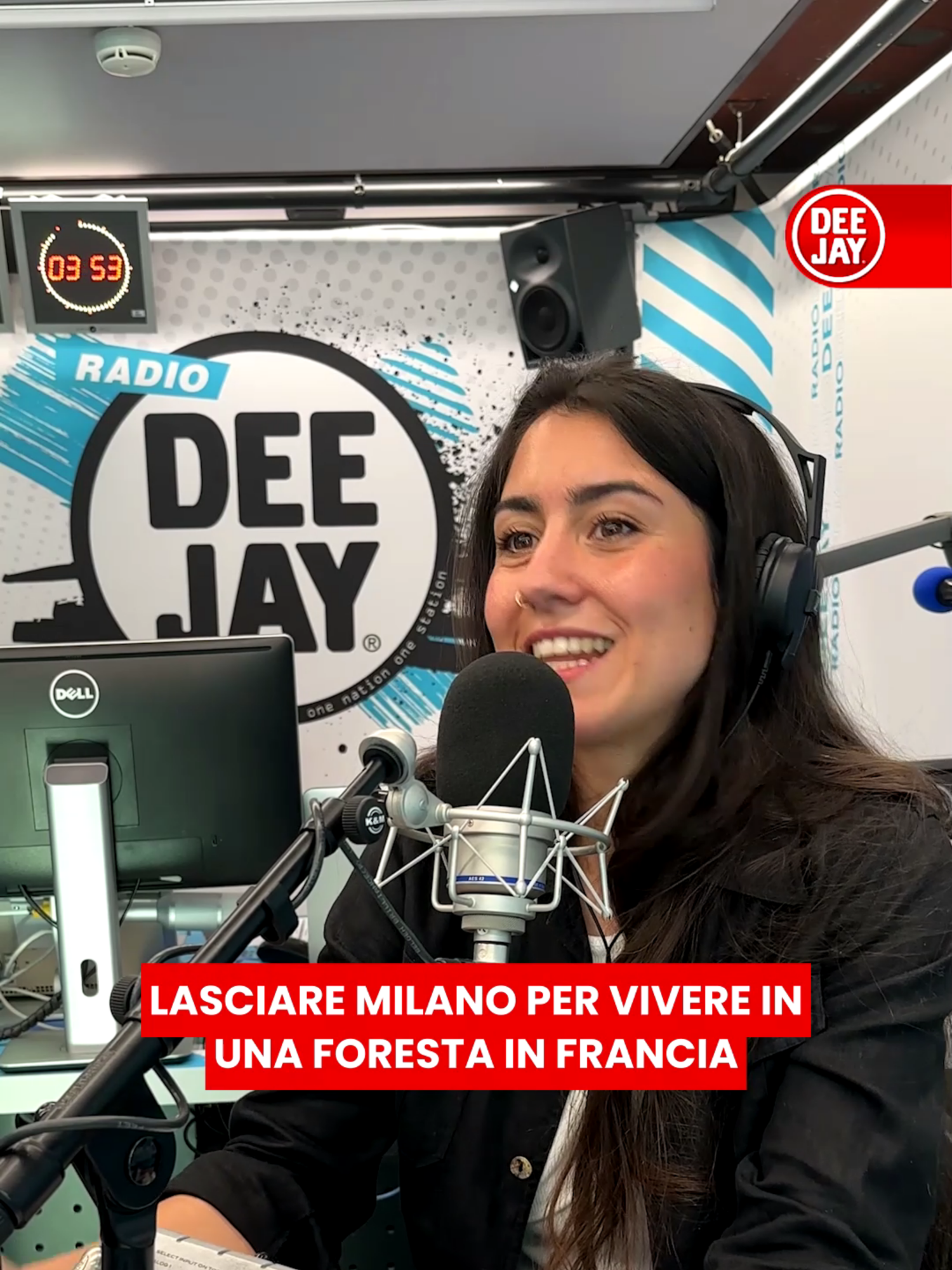 Ospite a Catteland, l'etologa Margherita Paiano racconta la sua scelta di lasciare l'Italia e Milano per andare a vivere in una casa nella foresta in Francia. L'intervista completa di Margherita Paiano a Catteland è disponibile sull'app di Radio DEEJAY, deejay.it, YouTube e piattaforme audio (puntata del 28 aprile). #radiodeejay #catteland #onair #margheritapaiano @la_etologa_