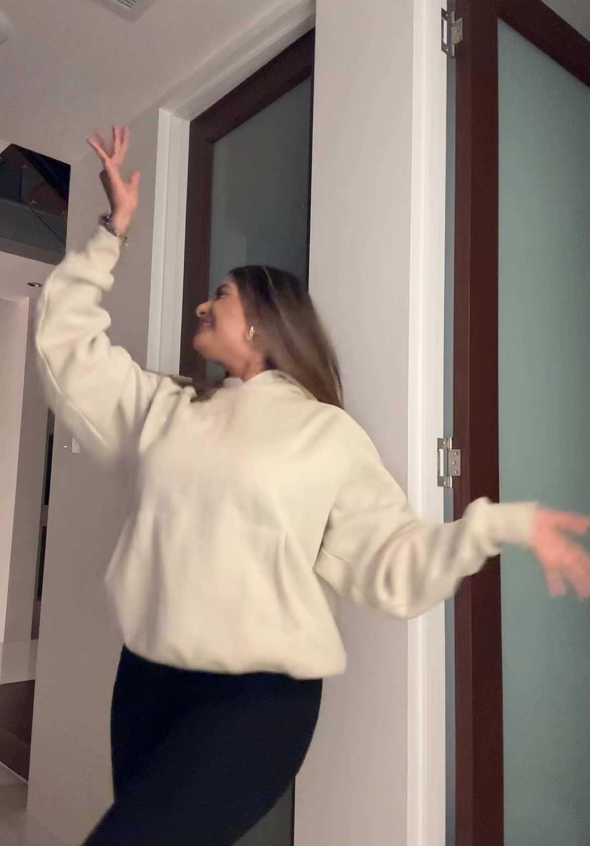 🤍 #fyp #foryou #bollywood #dance #desi #desitiktok #browngirl #fypシ゚ #manwalaage #manwa #happynewyear #hny #sharukhkhan #srk #deepika #deepikapadukone #viral #trending 