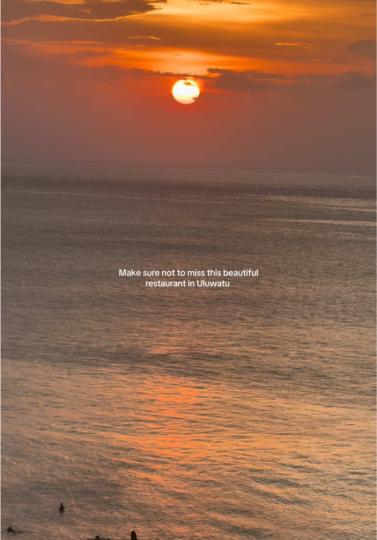 📍Save Restaurant Lolita’s in Uluwatu, for the best sunset views! #uluwatubali #uluwatu #uluwaturestaurants #uluwatufood 