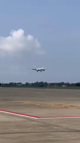 A333 landing at BIA #aviation #aviationlovers #srilankan #srilankanairlines #srilankanairlines✈️ #fireandrescue #airportfirerescue🧑‍🚒🚒🚁✈️ 