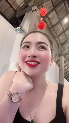 Mặt tròn như cái quạt mo,ai mà vớ được ấm no cả đời😂😂😂