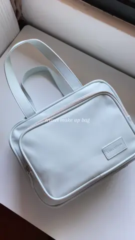 this travel make up bag ✨ #travelbag #toiletrybag #bag #bagorganizer #makeupbag #organizer #skincarebag #storagebag #makeuporganizer 