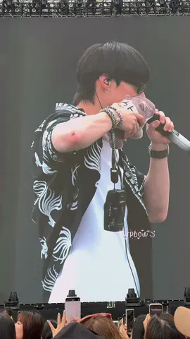 p'jayb hard carry 하드캐리 with moodeng ♡♡🐷 @JAY B #JAYB #제이비 #GOT7 #갓세븐#GOT7inราชมัง #GOT7inRAJAMANGALA #GOT7_NESTFEST #GOT7_NESTFESTinBKK #GOT7_NESTFESTinBKK_Day2