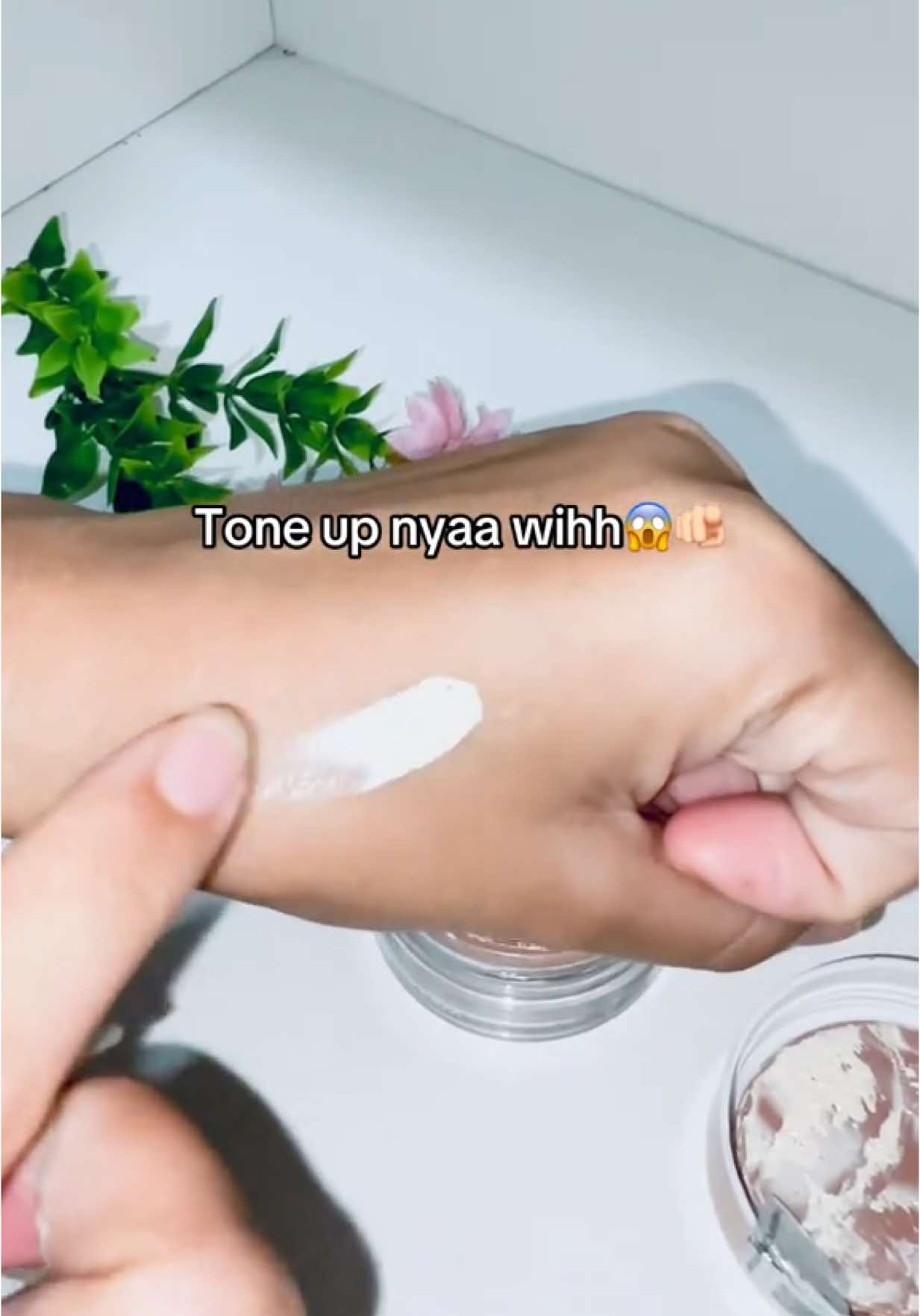 Day cream #mkskin #mkskinofficial #maharanikemala #officialmk #mkskincare #masukberandamuu #sunscreen #masukberandamuu #fy 