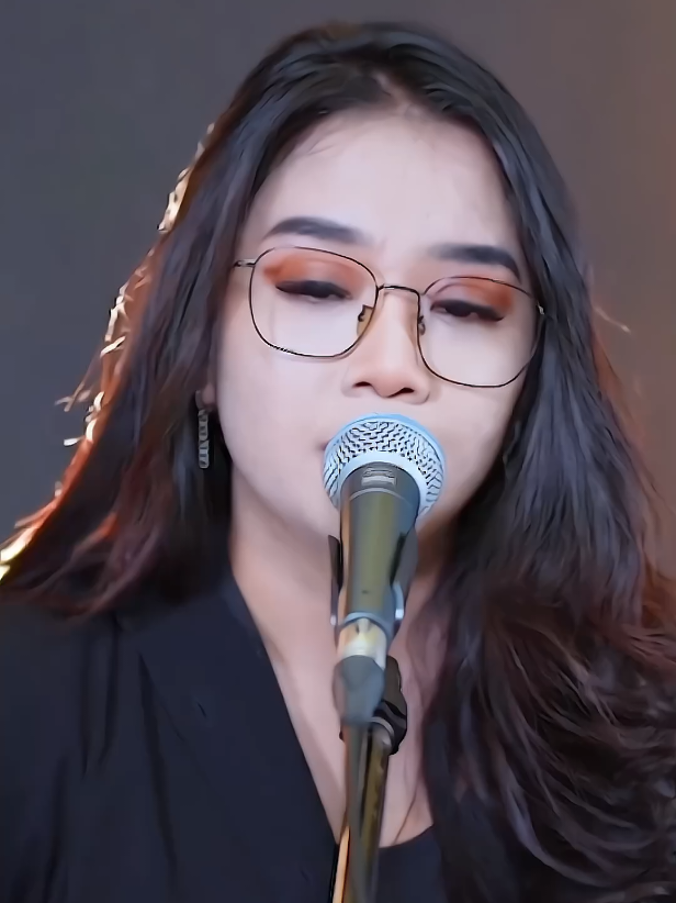 Jiwa Yang Bersedih_ REGITA ECHA #regitaecha #regitaechacover #jiwayangbersedih #coverlagu #musik #musikviral #fyp 