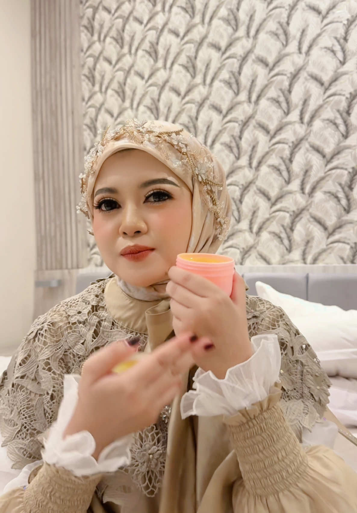 New HB Dosting BPOM Drwskincare, HB Dosting dengan 10% Niacinamide mencerahkan dan meratakan warna kulit hingga bagian terdalam.  Allantoin melembapkan, sementara Tranexamic Acid efektif hilangkan belang membandel. Ready Stock 🛍️ #hbdosting #toneyourskinup #