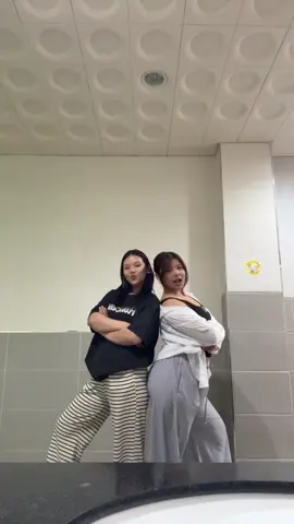 👯‍♀️💃 @P  #foryoupage #fyp #viral #trend #girls  #university 