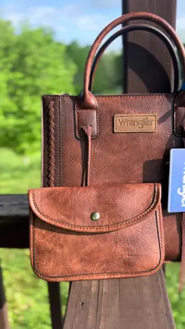 Wrangler purse with clutch! Look at that western brown 😍🤎 #wrangler #wranglerpurse #wranglerclutch #wranglerpurseset 