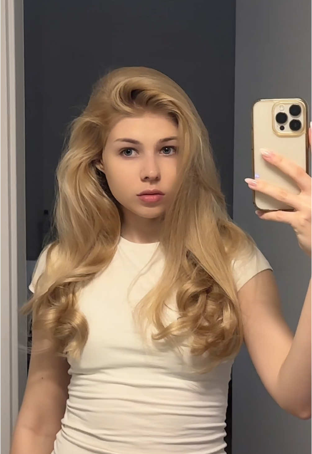 keeping my blonde fresh with a little toning session 🤌🏻 #blondetoner #hairtoning #toningblonde #blondeupdate #diytoner #hairrefresh #coolblonde #ashblonde #haircare #hairroutine #blondehair #blondetouchup #hairfix #hairtransformation #brassytoicy #toningtime #blondetok #tonedhair #homehaircare #hairvibes #blondeedition #hairtoner #hairreel #beforeandafter #hairprocess #blondelook #tonerfix #blondemaintenance #hairvideo #tonerrefresh