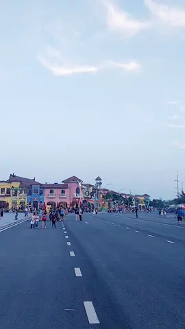 cửa hội mà ngỡ châu âu 