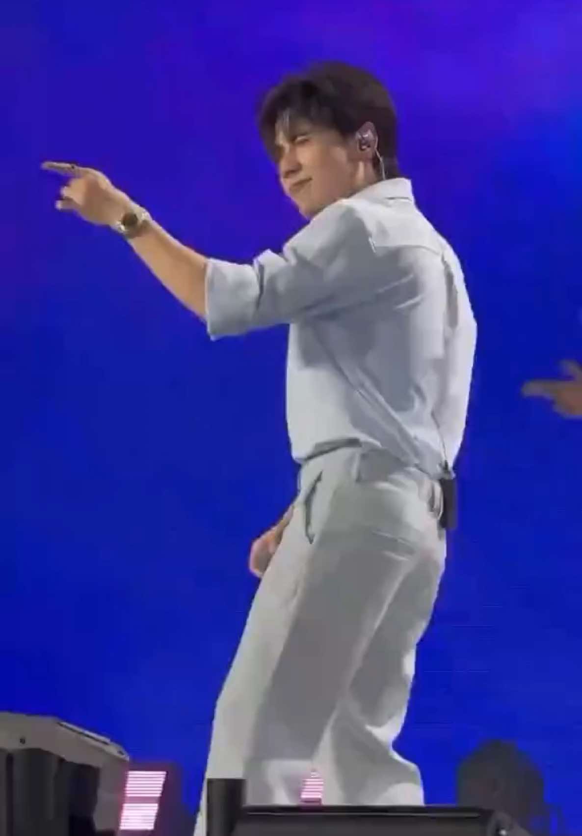 HOA BẤT TỬ 🥰#QuangHungMasterD Cre: FC Lee Kwon Hùm - Germany #cantho  #the1stfanmeetinginvietnam  #fanmeetingday5incantho #Muzik #cantho #