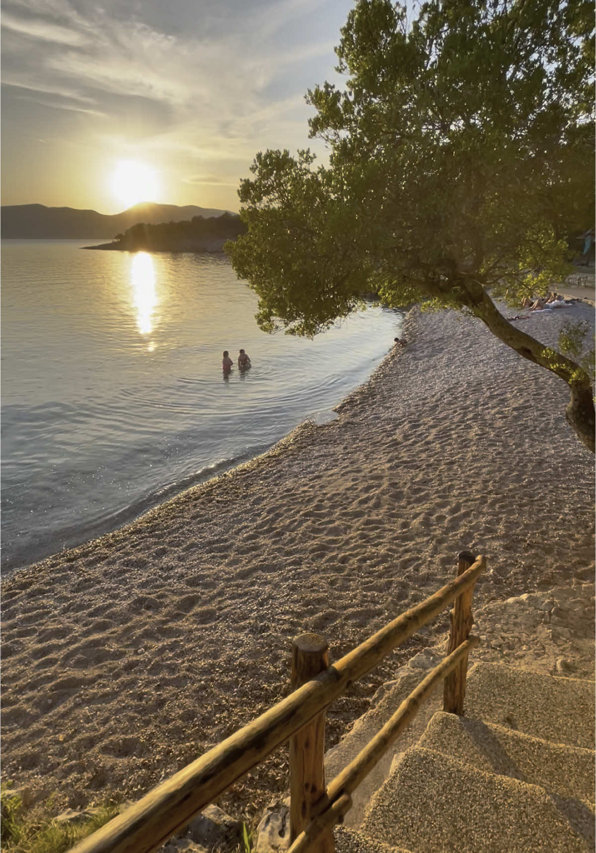 #croatia #krkisland #krk #hrvatska #chorwacja #2025 #sunset #holiday #sun #sunsetspot #bestspot #beach #beachbar #adriaticsea #sea #palm #view #roadtrip #stairs #nature 🇭🇷