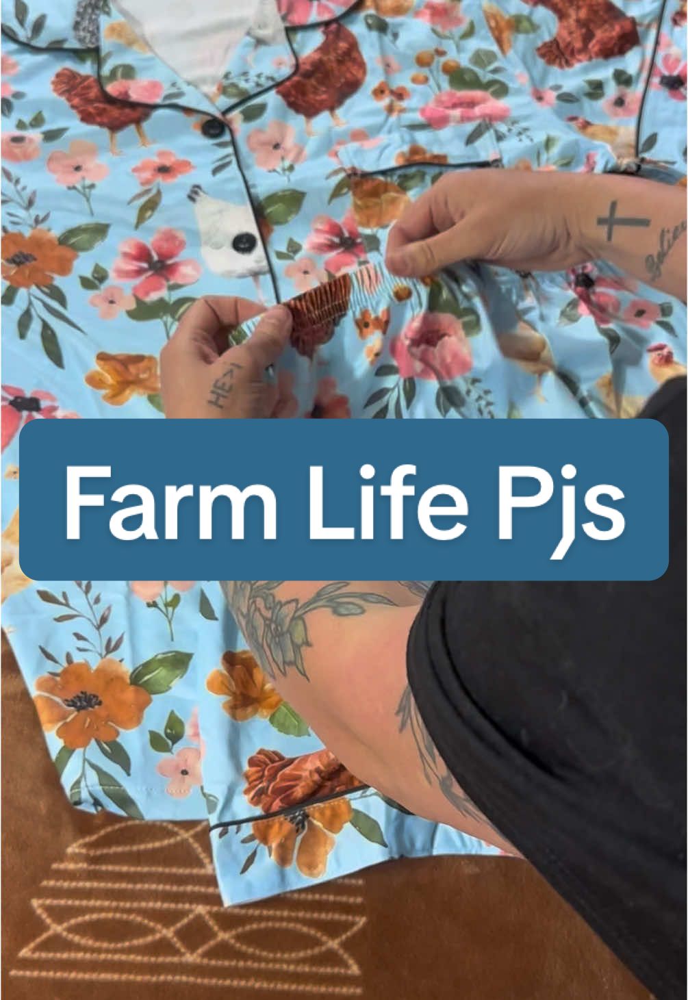 These farm pajamas are so stinking cute & amazing quality!! #giftguide  #starcreatorcompetition #TTSlevelup #TTSDelightnow #tiktokshoprestock #tiktokshopmothersday #tiktokshopmemorialday #tiktokshopcreatorpicks #chicken #farmlife 