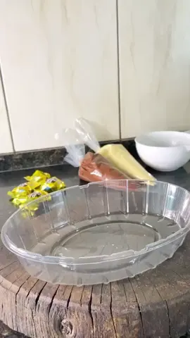 Que tal uma sobremesa? A embalagem G34 da Galvanotek é ideal para qualquer ocasião, além de combinar com receitas. doces e salgadas. Mas também pode ser usada para mousse, saladas, pavês e muito mais. Ela é responsável por oferecer uma perfeita visualização do seu produto, o deixando mais bonito e apresentável. A G 34 conta com travas em sua borda, que asseguram uma melhor vedação. mais segurança e praticidade no transporte. Com capacidade para 2.000ml. Essa é a embalagem que garante a qualidade e valoriza ainda mais o seu produto e conta com a qualidade inquestionável Galvanotek, líder no seguimento. Acesse o nosso site para conhecer outros produtos: www.reiembalagensonline.com ou através do link na Bio!  #confeitaria  #confeitariadesucesso  #galvanotekembalagens  #sobremesafácil #sobremesasrapidas