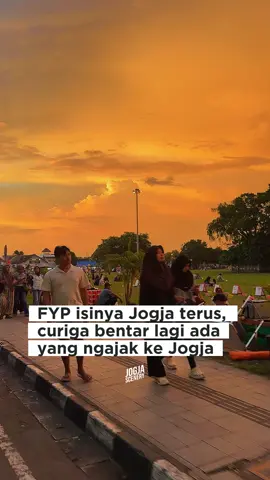 FYP isinya Jogja terus, curiga bentar lagi ada yang ngajak ke Jogja.. Aamiin aja dulu, gais, siapa tau beneran.. 😁🙏 #alunalunkidul #jogjascenery #yogyakarta #wisatajogja #jogjaistimewa #liburankejogja #jogja #wonderfuljogja #infowisatajogja #malioboro #jogjaku #placetogojogja #explorejogja #jogjakarta #jogjahits 