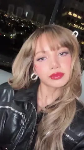 LISA actualiza IG 🖤✨ #lisablackpink #Lisa #BLINK #BLACKPINK #lalisamanobal #LALISA #lisamanobal #lalisablackpink #lisa #Lilies 