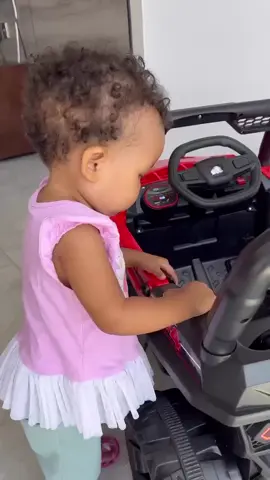 Kids rideon Electric car Age 1-6 years Price 37500 Features  Music,  remote control, lights,  usb, swing function, manual drive, and many more Location kenya house complex 3rd floor t5 on koinange street