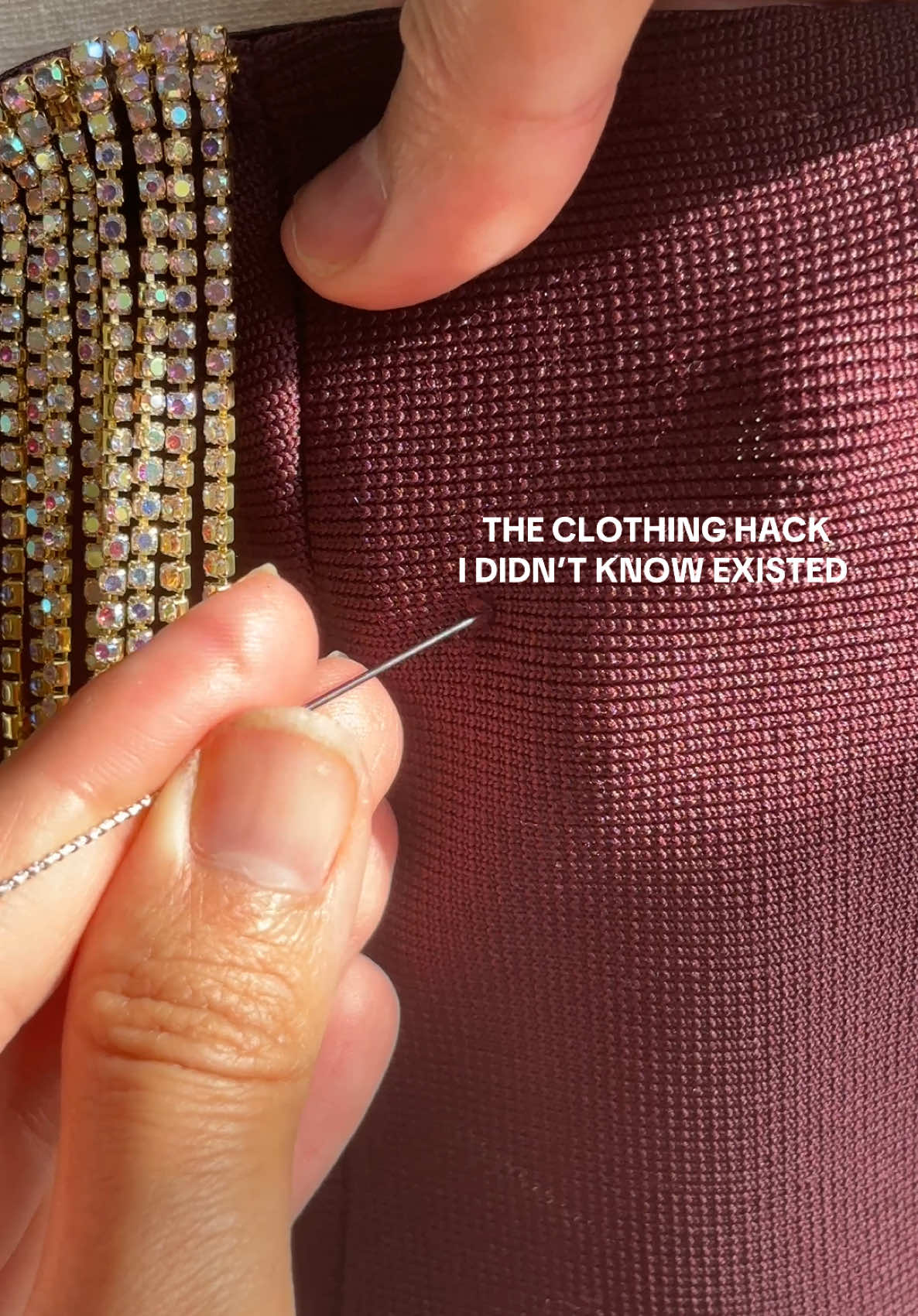 I was today years told when I discovered this tool to get rid of clothing snags 🤯 Perfect for knits and those Akira dresses that dissolve by just looking at them #fypp #sewingtiktok #latinacontentcreator #clothinghacks #fashionhacks #fashiontiktok #fashion #snagnabit #sewingdiy #fabrichack #fixclothing #snagging #snags 