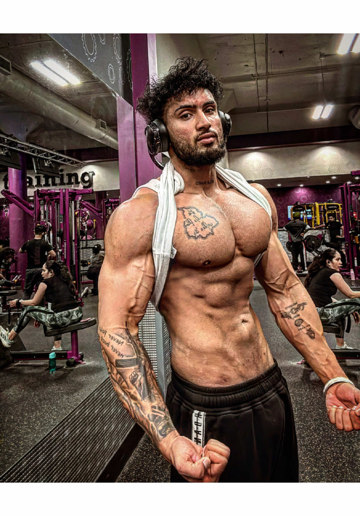 NEVER EVER GIVE UP 🚀 . . . .#fyp #halifax #Fitness #punjabi #gym #planetfitness #menphysique 