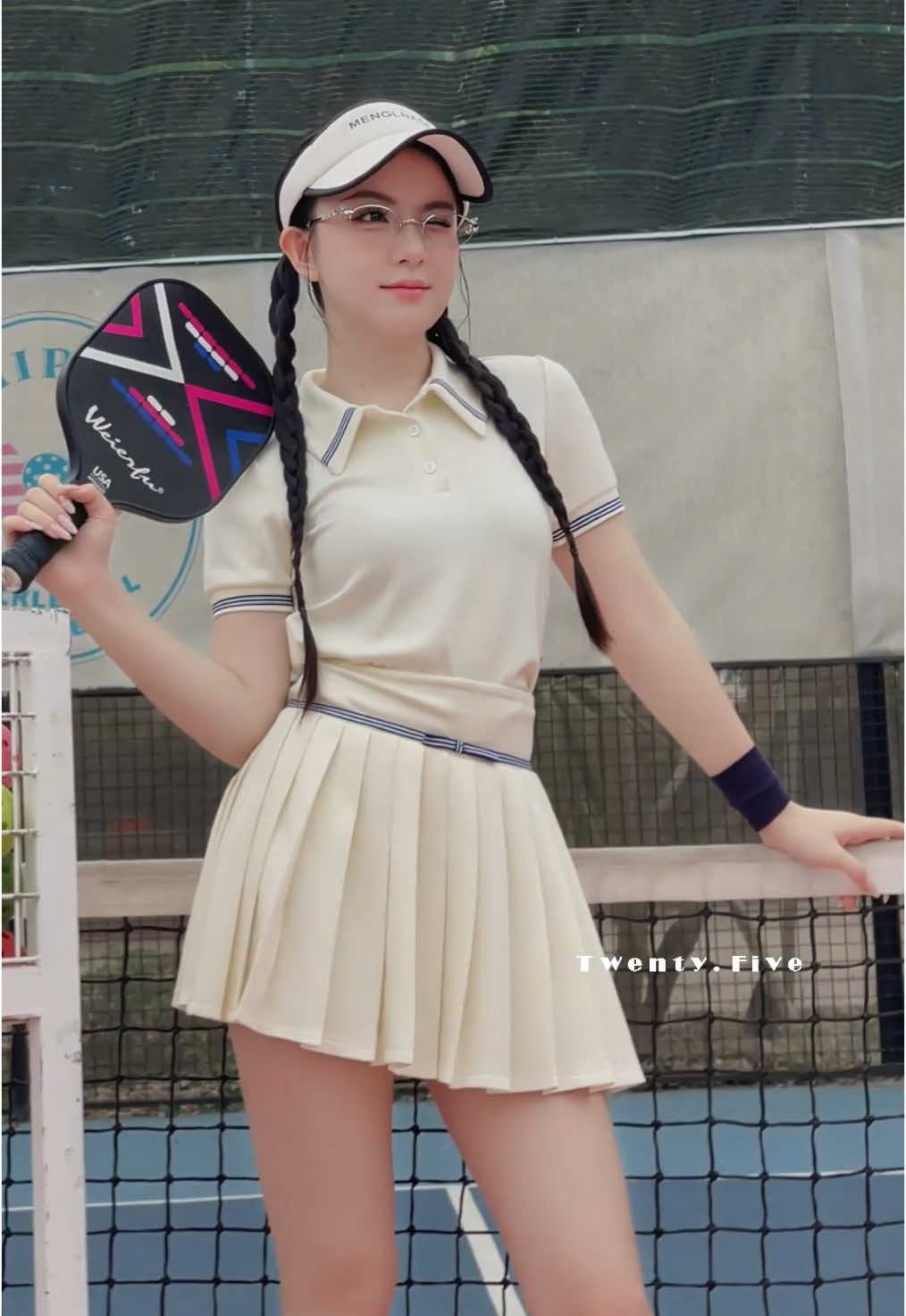 𝐒𝐏𝐎𝐑𝐓𝐘 𝐂𝐇𝐈𝐂 🎀BUZY SET - Set áo polo mix kèm chân váy xếp li năng động thể thao mà vẫn khoe khéo sự  điệu đà. Với tone kem trẻ trung , chất liệu vải cotton thun co giãn thoải mái vừa thanh lịch nhưng vẫn tôn lên được vóc dáng khỏe khoắn của  những cô nàng yêu thích thể thao: pickleball, tennis, golf,... Chốt ngay set này các nàng ơi!!! #twentyfive #xuhuong #fashion 