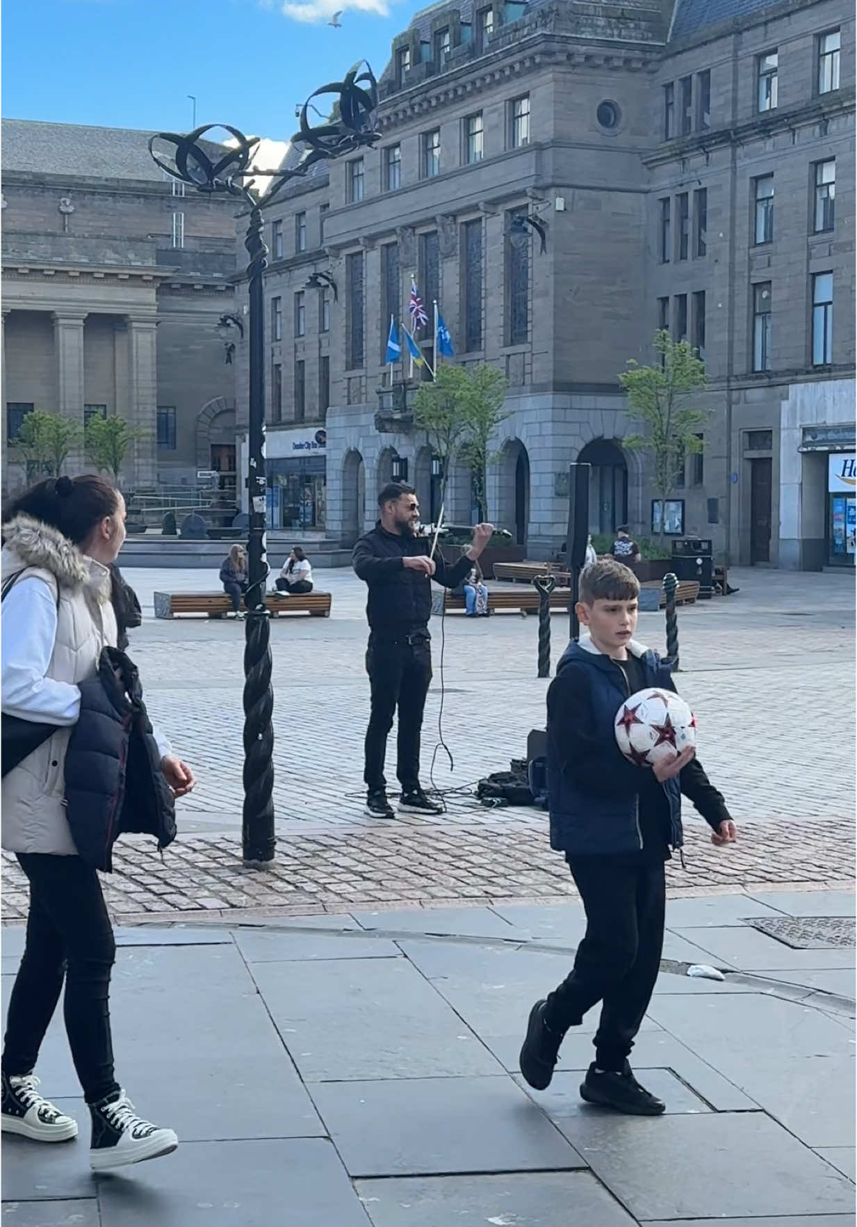 Fantastic violinist in Dundee today #violin #violinist #busking #dundee 