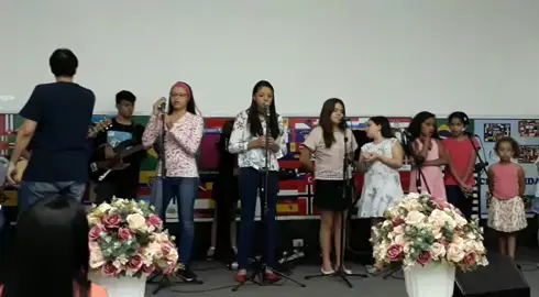 CCV Kids - Alfa e Ômega - Culto missionário - 2019 Vídeo gravado durante parte do período de louvor feito pelo CCV Kids no culto missionário realizado Comunidade Cristã Vida Tremembé em 30/11/2019 no momento da entoação do hino 