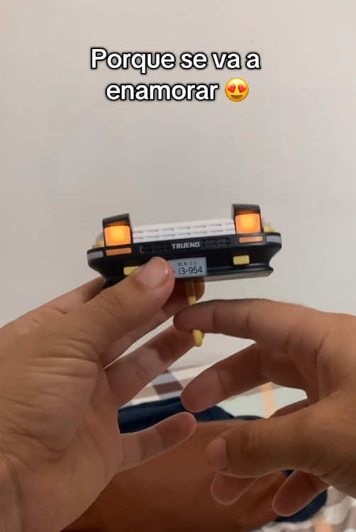 No sabes que darle a tu novio loco por los autos?🏎️ #llavero #toyota #autos #ae86 #llaves Este keyholder llavero en forma de toyota ae86 con luces es el mejor regalo para tu novio loco por los autos
