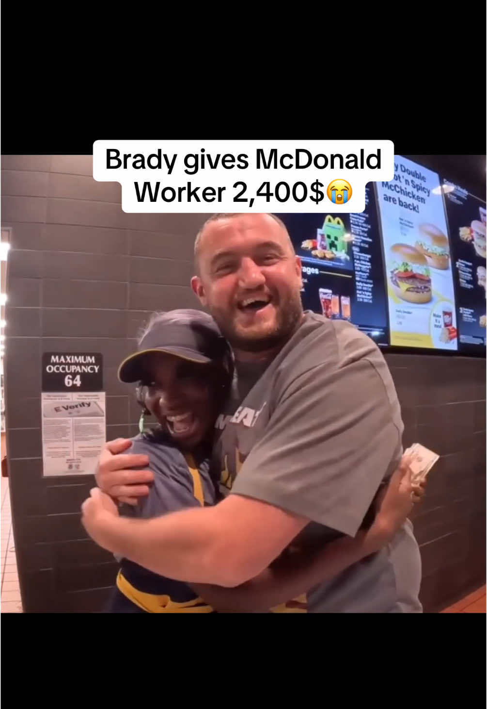 Brady gives McDonald worker 2,400$ 😭 #brady #mcdonald #fyp #heart #