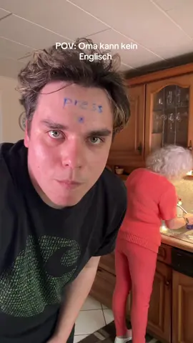 Oma kann kein englisch 😂 #oma #witzig #prank #press #lustig #sauer #funny #fun 