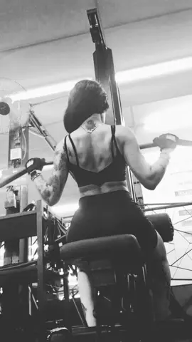 De hoje 👊🏻💪🏻 #backday #GymTok #treino 