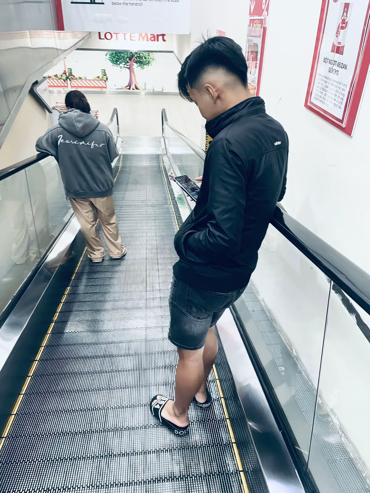 閉上眼睛，清空心靈，讓過去隨風而去。如果有人不好，就不要把他放在心裡。 Nhắm mắt lại, dọn dẹp trái tim mình, những gì đã qua cứ để nó qua đi. Người nào không tốt thì đừng giữ họ trong lòng. #xh #gl #fypシ゚ #virall 