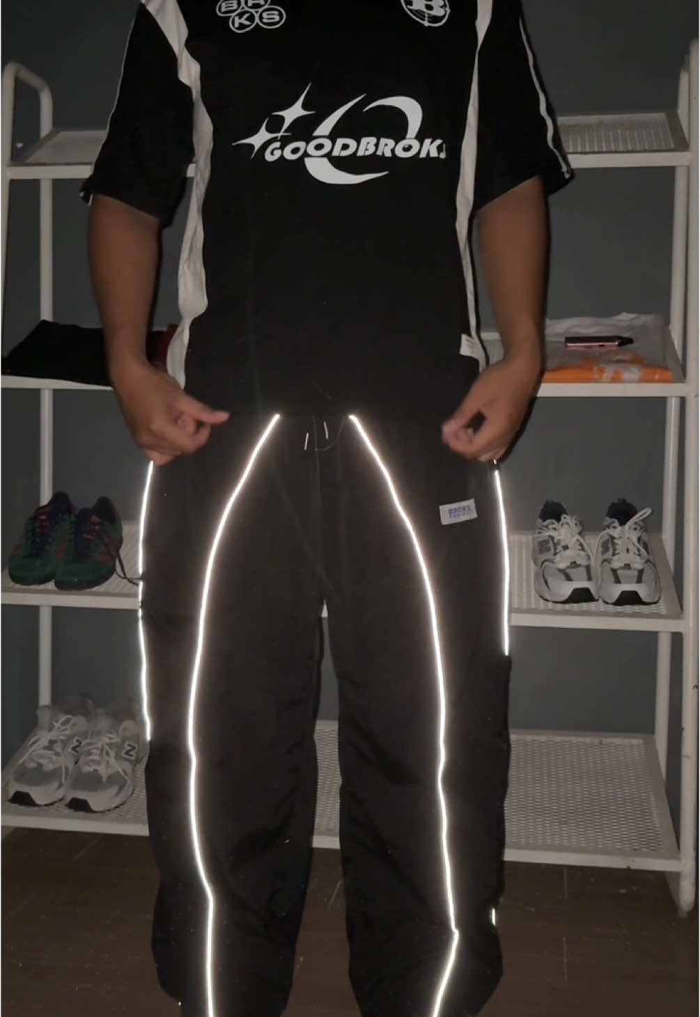 Model baru lagi nihh🔥#celananyala #celanareflektive #goodbroks #broksproject #celanastrip #celanastrip #celanatraining #celanapria #celanaskena #fypage #trackpant #streatwear 