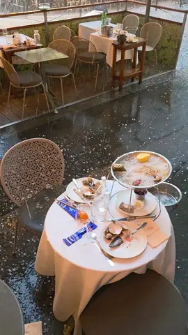 Weather in Paris today 03.05.2025 #paris #france #rain #restaurant #seafood #weather 