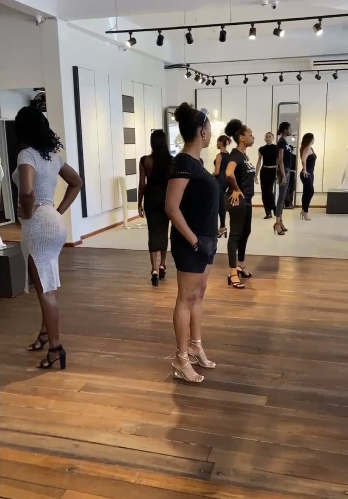 Big thanks to our catwalk coach Cirano @Cyrz, who worked closely with the non-experienced models to bring them up to the level of the more experienced ladies.  With a solid training schedule and dedicated coaching, he made sure the blend was seamless. During the show, you couldn’t tell who was new and who wasn’t. Everyone delivered beautifully. #TheReturnOfElegance #MilutuManagement #milutumodelmanagement #CatwalkCoach #ModelTraining #jaleezaweibolt #fashionshow #catwalking #runwayshows #maxncosuriname 