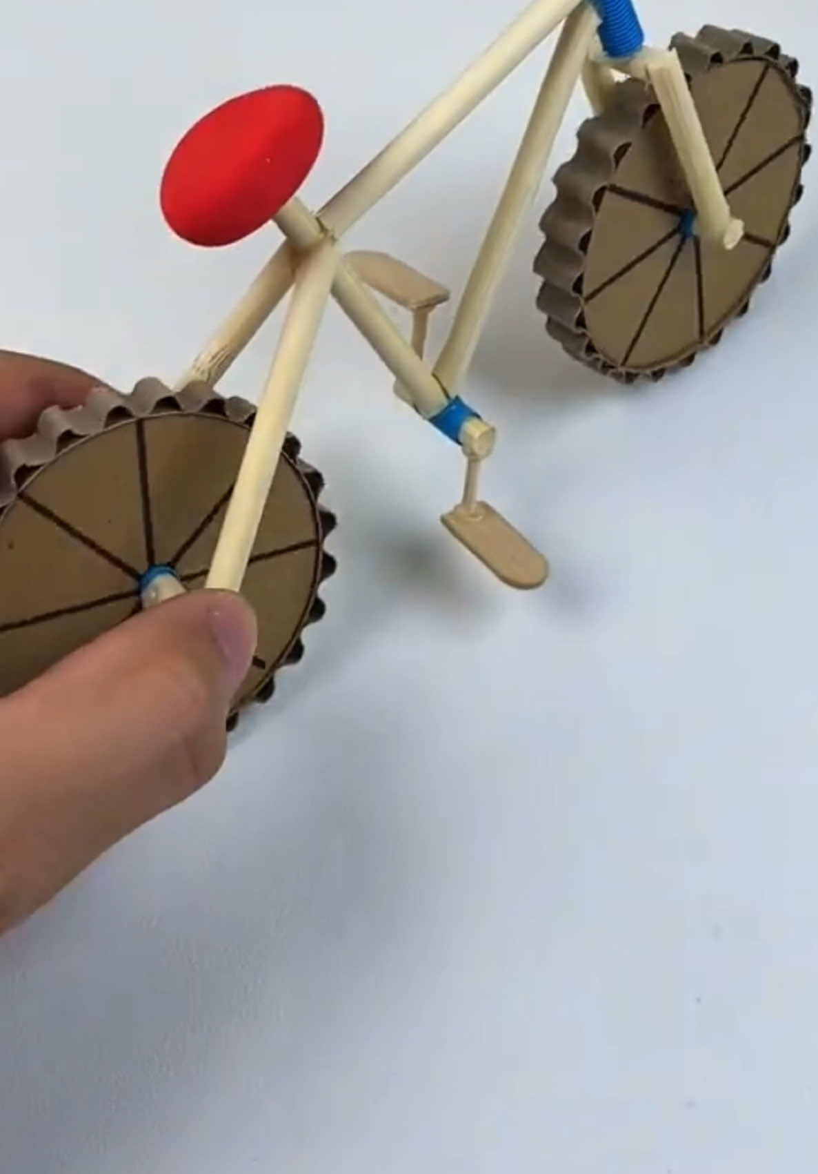 Don't throw away the express box and disposable chopsticks. I'll teach you a few steps to make a fun bicycle, and you can put it as an ornament at home. #Kiss #KidsActivities #CreativeKids #FunWithKids #ArtsAndCrafts #CraftingWithKids #KidFriendly #Upcycle #HomemadeCrafts #ParentingTips #FamilyFun #InstaDIY #KidsCrafts #ArtForKids #KidsArt #ArtWithKids #CreativeArt #KidsImagination #KidsCreativity #STEMActivities #ArtEducation #MomLife #CraftsForKids #KidsFun #KidsArtProjects #PlayfulLearning #CreativeParenting #artdaily #DIY911  