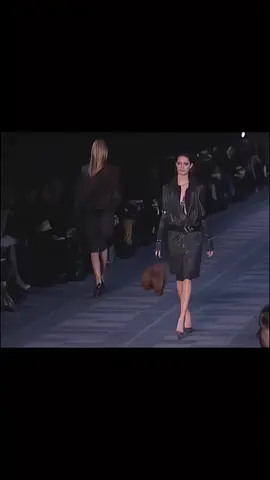 #IsabeliFontana and #MariacarlaBoscono for #fendi F/W 2004 #fashion #models #modelling #Runway #fyp (all clips from vix foster productions)