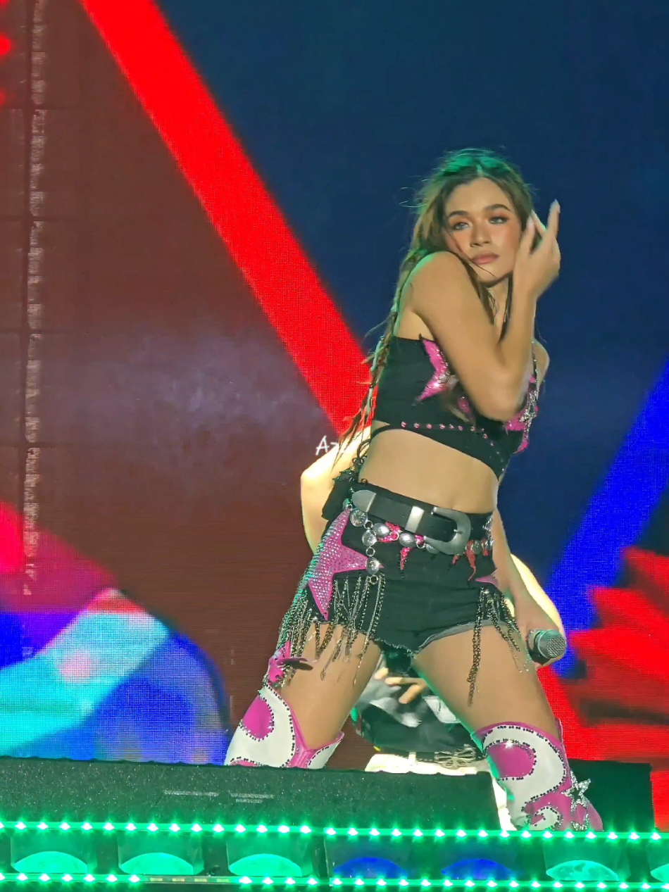 AIAH PANTROPIKO DANCE BREAK 🔥🔥 BINI AURORA FEST DAY 1 #biniatauroramusicfest2025 #bini #aiah #auroramusicfest #aurora 
