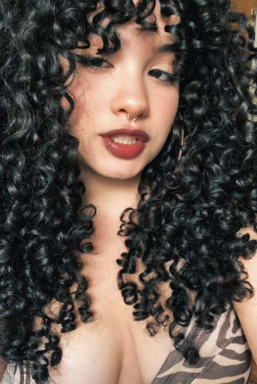 duas pessoas diferentes  #curlyhair #cachos #curlybangs 