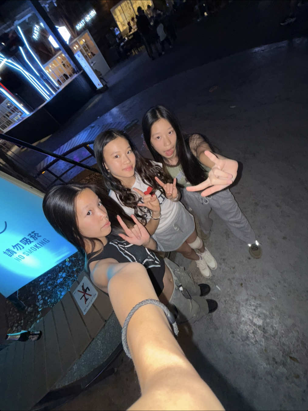 our ears hurt from listening to kpop 9hrs straight full volume. @思.ty_yo（因為追星沒錢版  @🤍沙雕的yummy oishii👀  #booth #yay #everyday