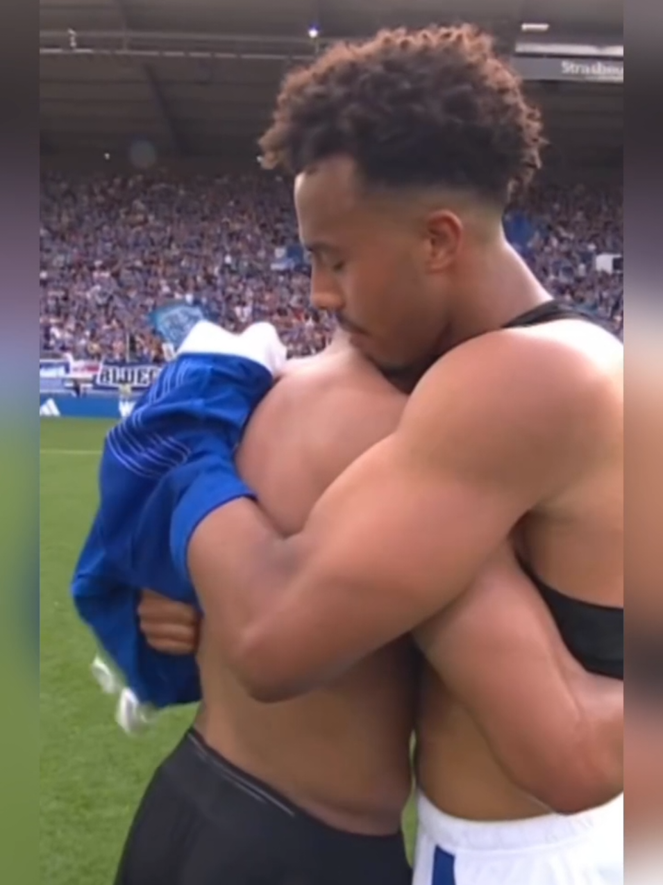 CHAQUE RÊVE PARTAGÉ 🙌 DEUX FRÈRES 🥰 #rcsa #rcsapsg #psg #parissaintgermain #gueladoue #desiredoue #doue #desirédoué #psgfans #ligue1 