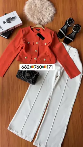 Douala pk13 derrière china mall boutique en ligne, faites les captures vous venez sur whatsap☺️#vêtementfindesérie #doualacameroun🇨🇲 #viralvideos 