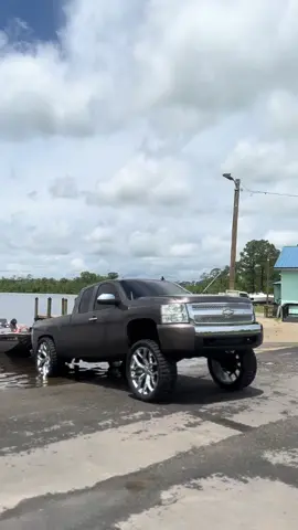 Bigger top level soon #fyp #silverado #6sand7s #squattedtrucks🤢 #leanin 
