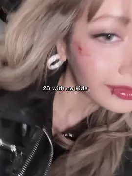 28 with no kids#lalisa #lisa #blackpink #lalisamanoban #blinks #lilies #fypppppppp #fyp #viral #tik_tok 