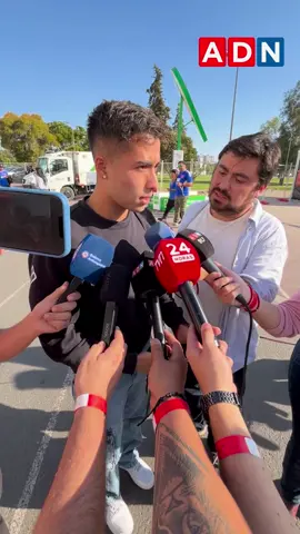 📌 Lucas Assadi, excluido de la citación de la U para el Clásico Universitario, abordó en el ingreso al Estadio Nacional su presente en el cuadro azul y las opciones de dejar el equipo a mitad de año. #udechile🔵🔴🦁🤘🏻 #futbol #futbolchileno #chile #chilenos