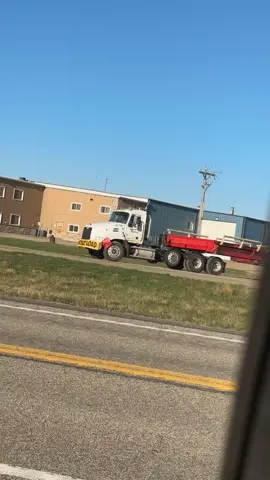 #fpy #heavyhauler #10lugthug #4upage #northdakota #livingthedream #fpyシ #viralvideo #jealous 