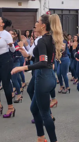 Feliz Cumpleaños a la querida guia @Natalia Paola Rocha  felicidades eres una persona maravillosa ✨️😊 #danza #caporales #cultura #dbolivia #foryou #fyp #2025 