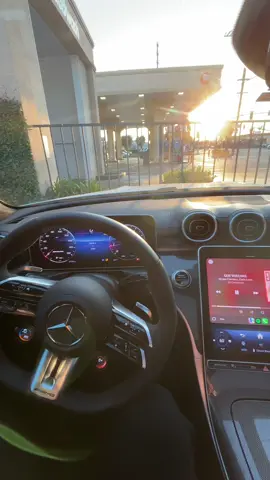 Beautiful view 🌅 #sunset #mercedesbenzamg #mercedesamg #2025mercedesbenz #mercedesbenz #obsessed #lavidaesuncarrusel #dreamcars #🤍🤍🤍 